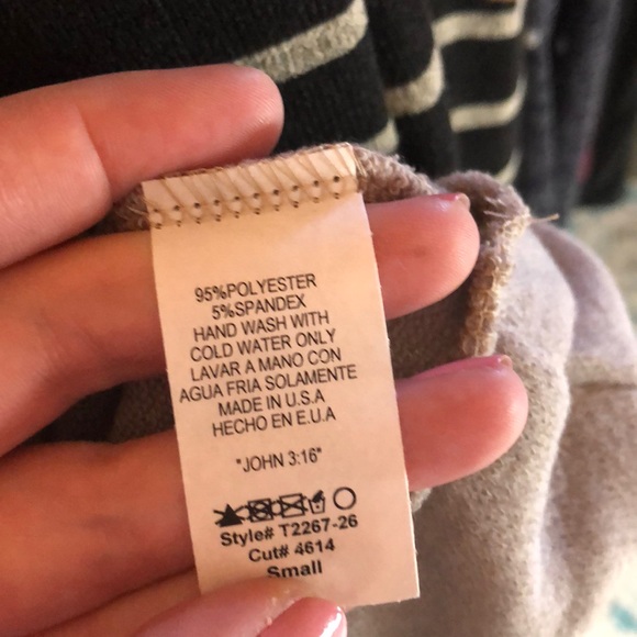 Last 1! S comfy cozy sweater top w/stripe sleeve - Picture 3 of 3